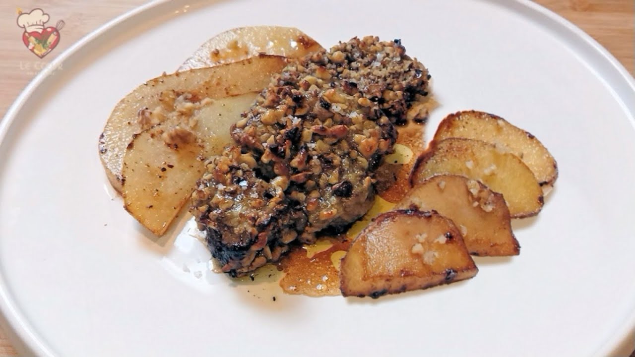 Escalopes de foie gras panée aux noix et pommes poires rôties