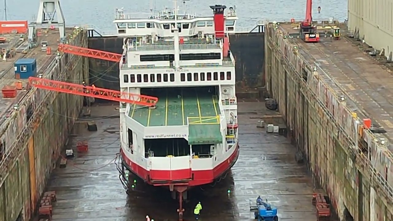SD Bovisand & Red Falcon sharing No. 2 Dry Dock, A&P Falmouth, on 11th November 2024. @DB_SCENES