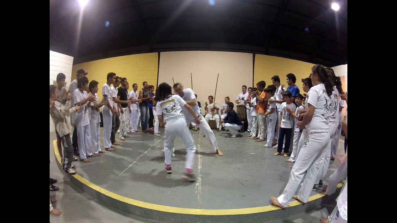 Roda de Capoeira Grupo Cordao de Ouro- Sao miguel arcanjo (parte 2 )