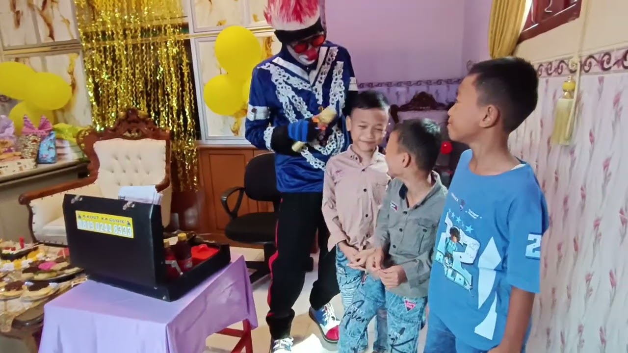Badut sulap tebak tebakan