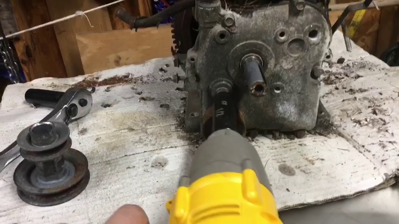 Taking a more in depth look into the 5hp Tecumseh engine- repair video part 1