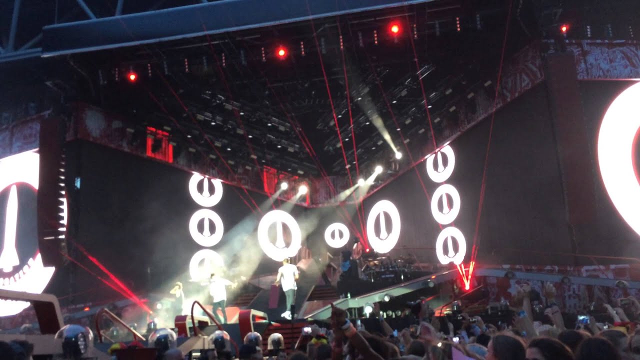 One Direction-Little white lies and Best song ever (live from 02.07.2014 in Dusseldorf)