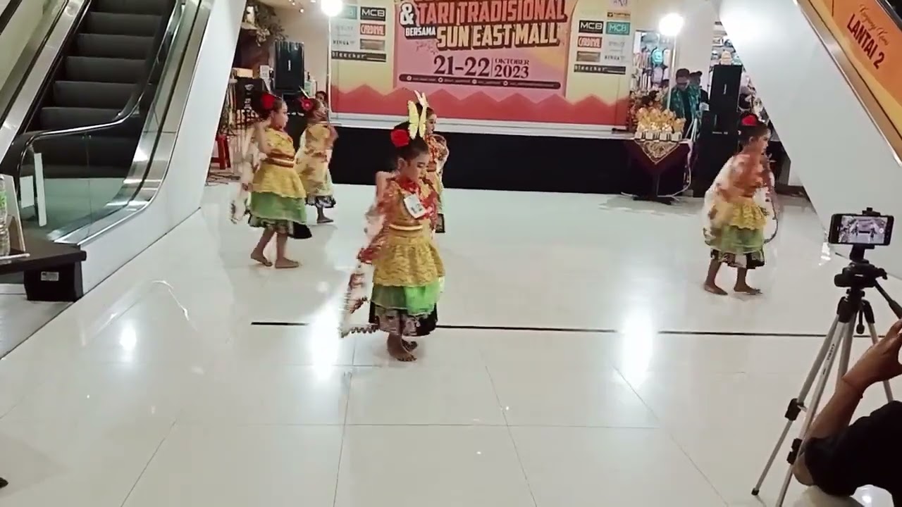 Tari kupu cedung 