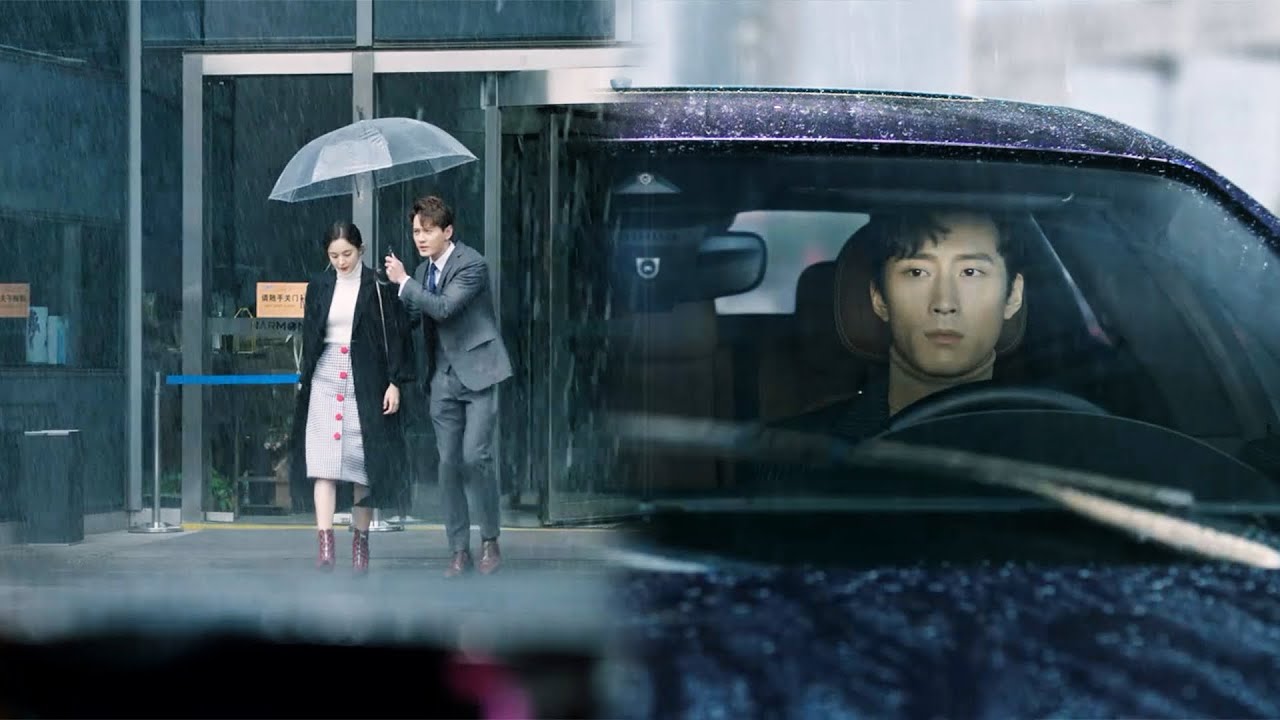 妻子被別人接走，丈夫後悔自己晚來了一步，滿臉醋意【十年三月三十日】#倫理#家庭#妻子#丈夫#小三