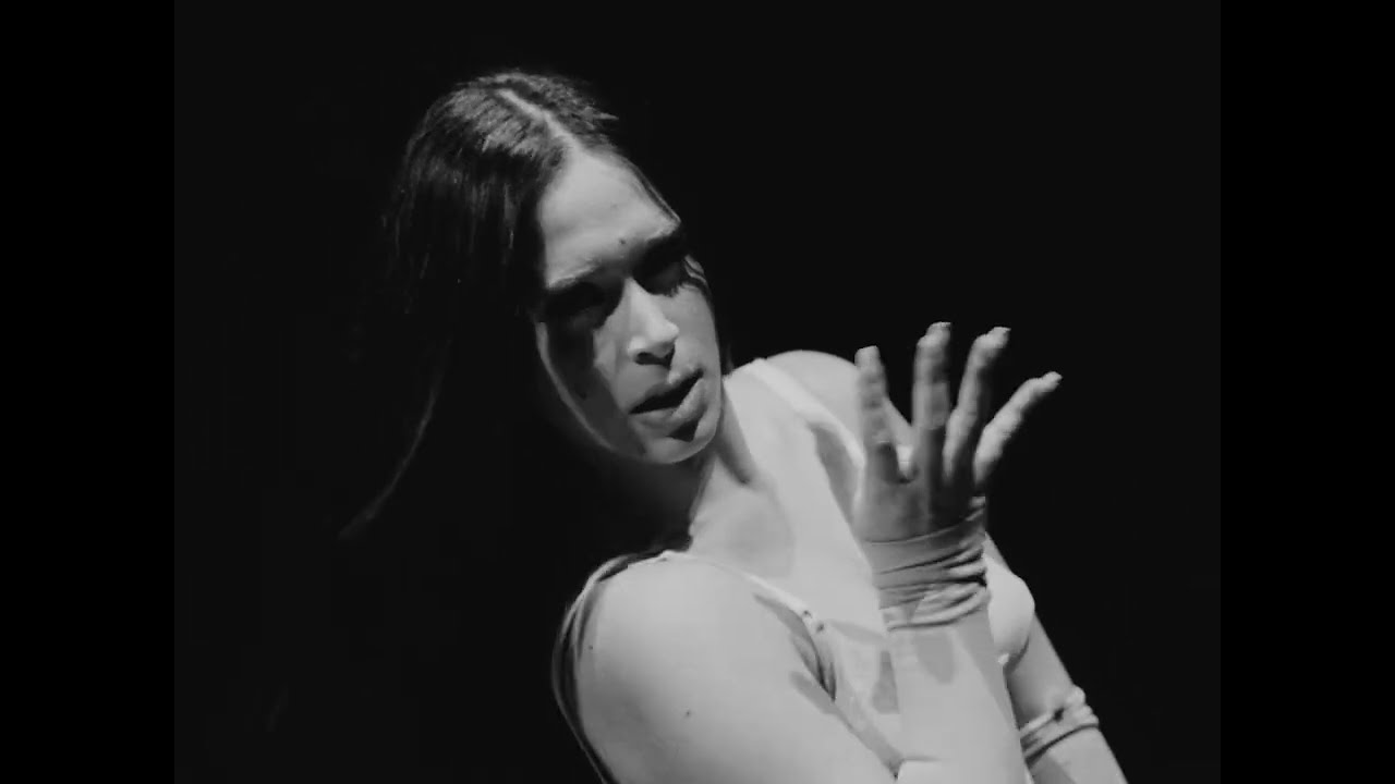Giulia, MR - BAMBOLA (Official Video)