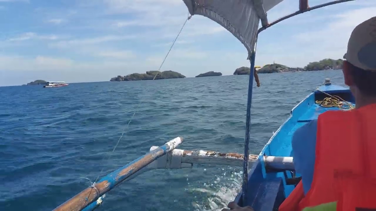 Island Hopping in Hundred Islands