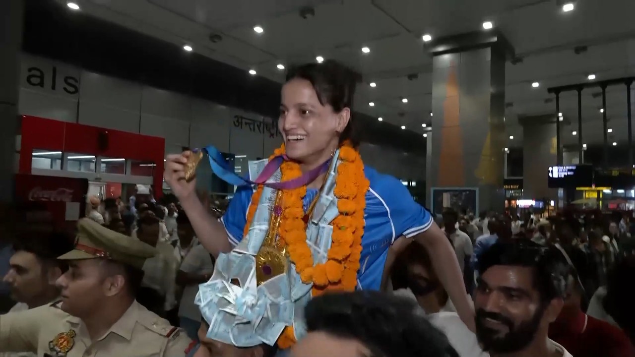 LIVE 🔴 India's Gold Medallists Receive Grand Welcome at Delhi Airport | CWG 2026 | Sports News Live