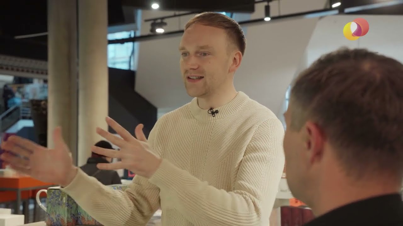 T&Auml;ISTUND - Sander Punam&auml;e teeb luuletaja Lauri R&auml;pi juhendamisel oma luuledeb&uuml;&uuml;di