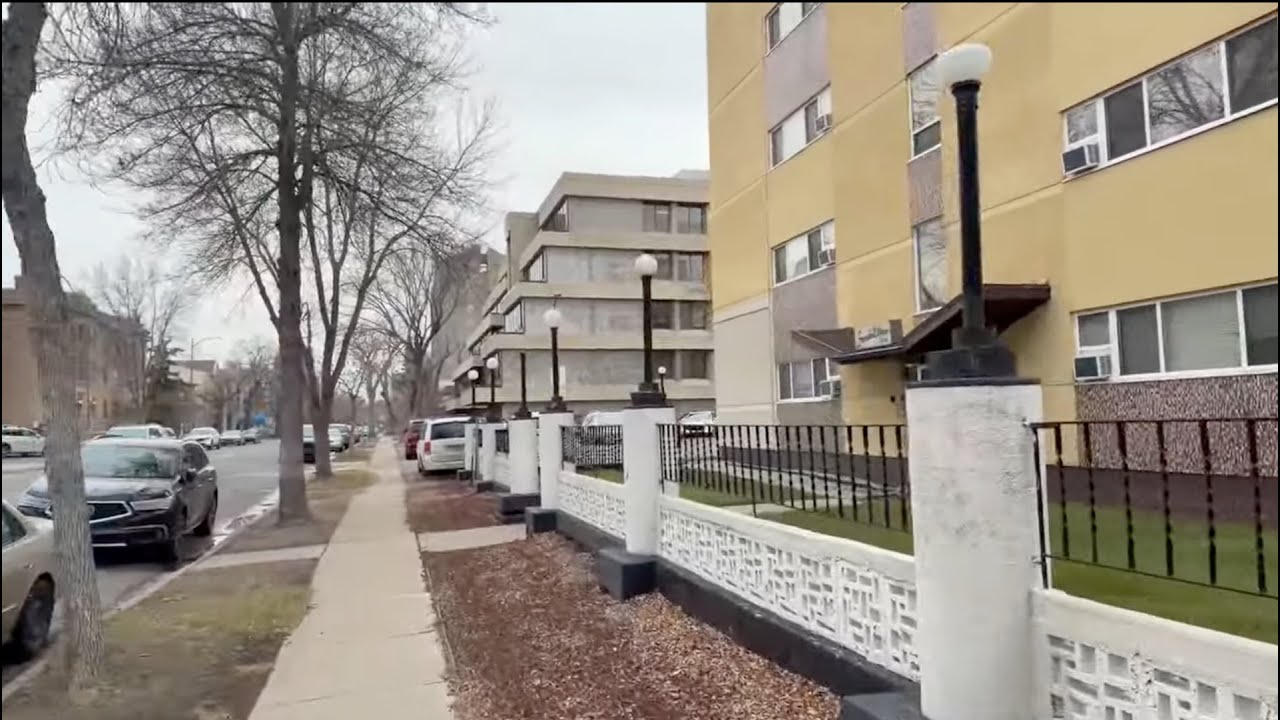 Walking in Regina, November 24, 2025: JAWD (Just Another Walk Downtown)