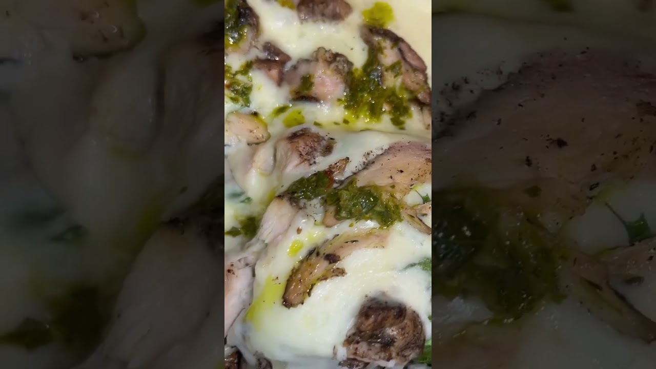 Its the Cheese pull for me🤩 Jerk Chicken Pizza ##food ##foodie ##chicken #cooking #yummy