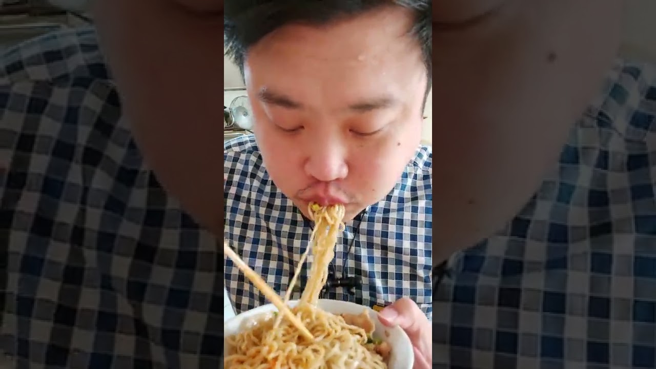Jual bakmi di gang kecil yg makan dari seluruh Dunia #kulinerjakarta #shorts #bakmi