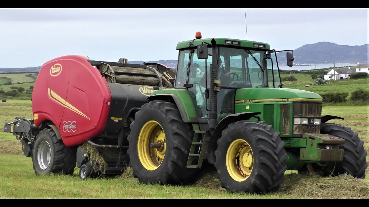 John Deere 7700 and a Vicon FastBale