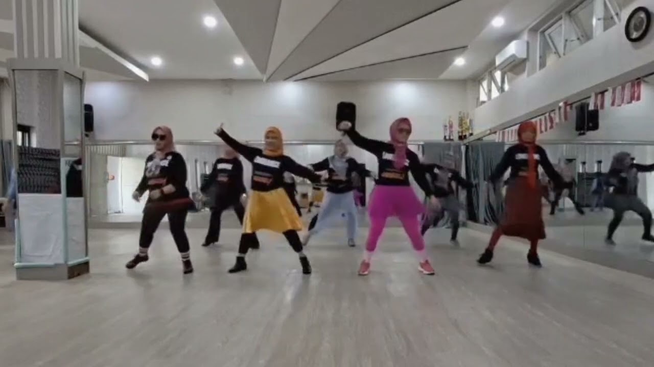 Golden - Line Dance [ Beginner ] Choreo : Sojin Yun (KOR) - August 2025