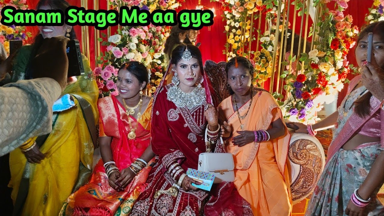Sonam Stage Me aa gye