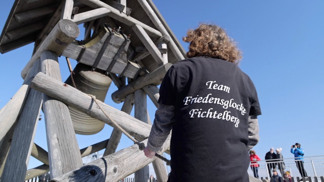 Friedensläuten für die Ukraine: Friedensglocke auf dem Fichtelberg läutet für die Ukraine