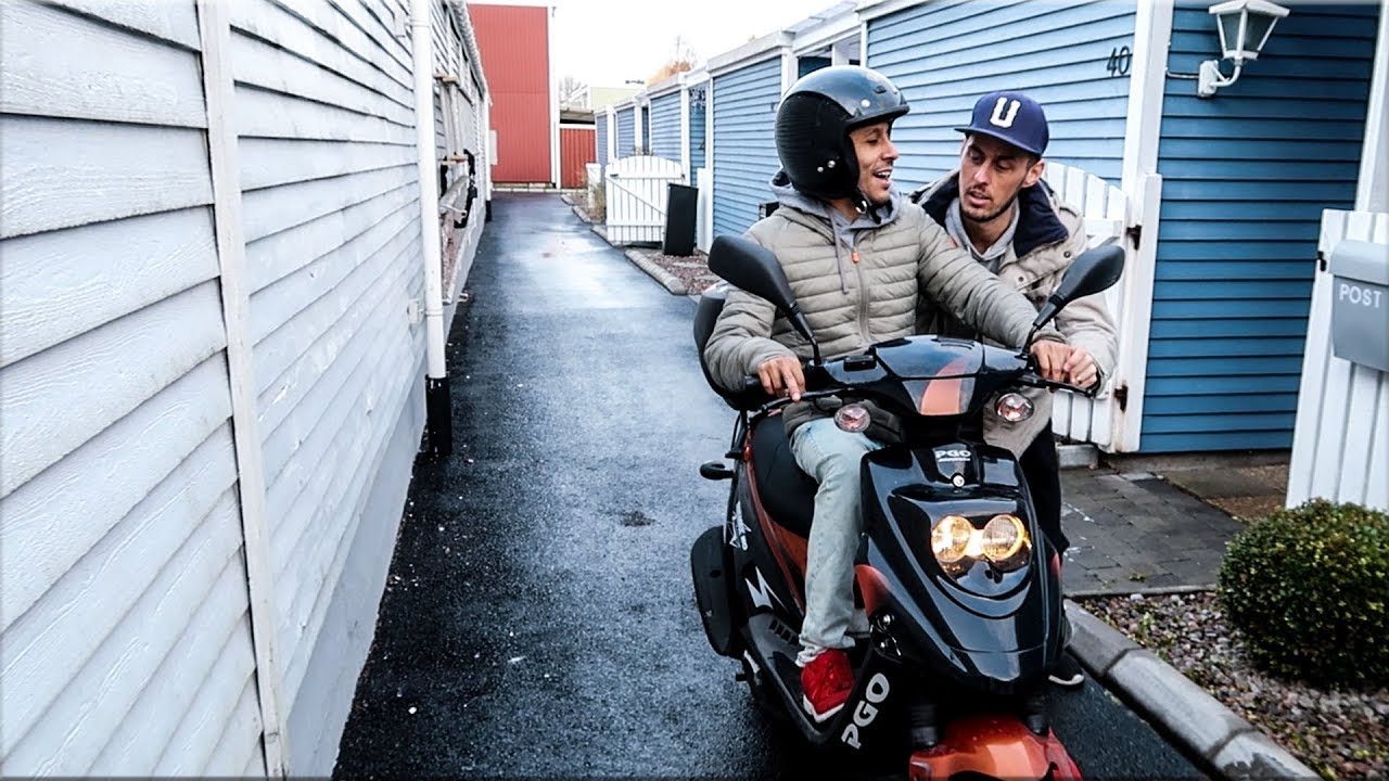 LÄR VIVALAJULIAN KÖRA MOPED!
