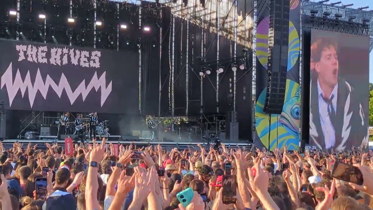 The Hives - Come on! (Live @ Road to Rio Babel)