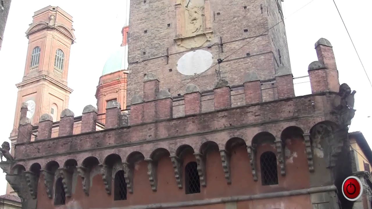 DRONE ZONE - Le Due Torri viste da vicino