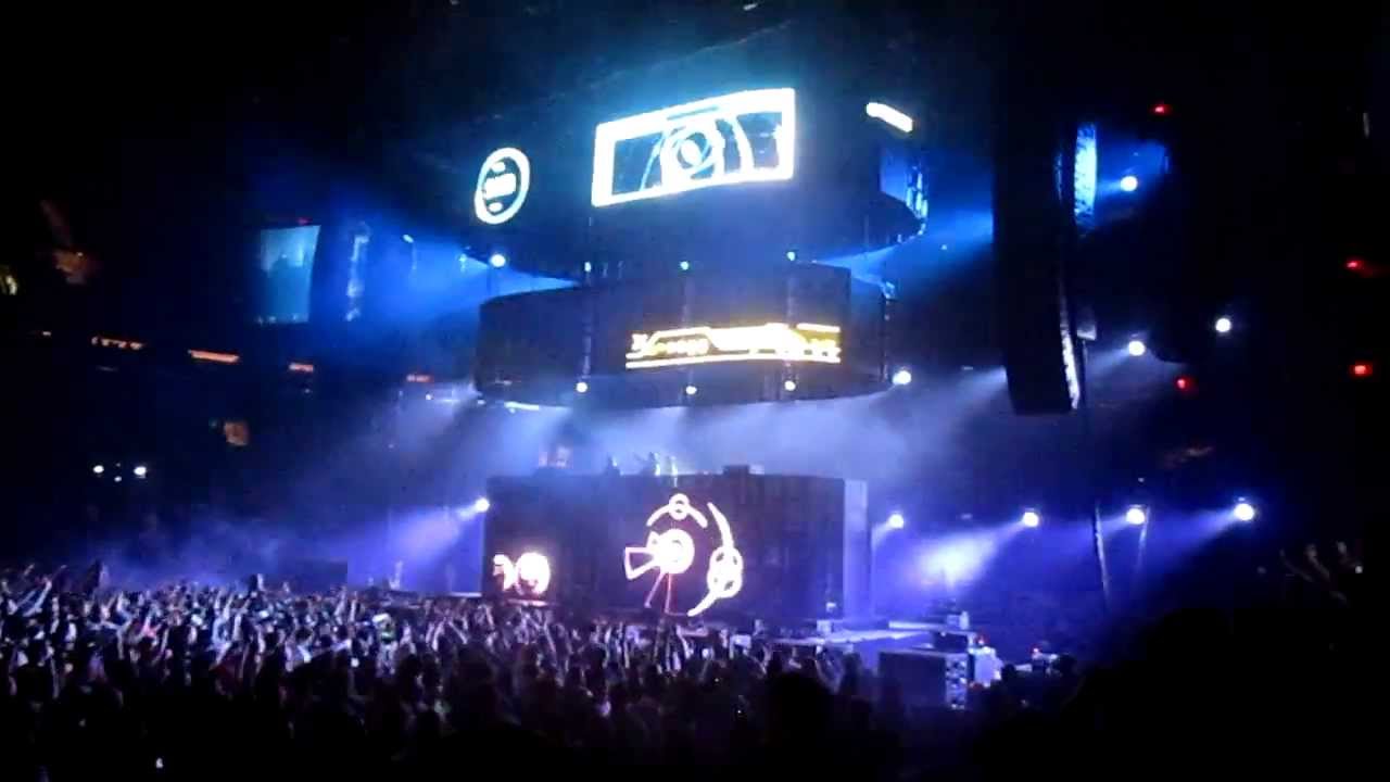 Swedish House Mafia - Intro + Greyhound (Live at Madison Square Garden 3/1/13)