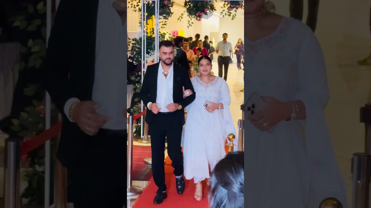 ශලිනි & හර්ෂ 😍💕Shalini Fernando, Harsha Udakanda in Rosa Adare movie premiere