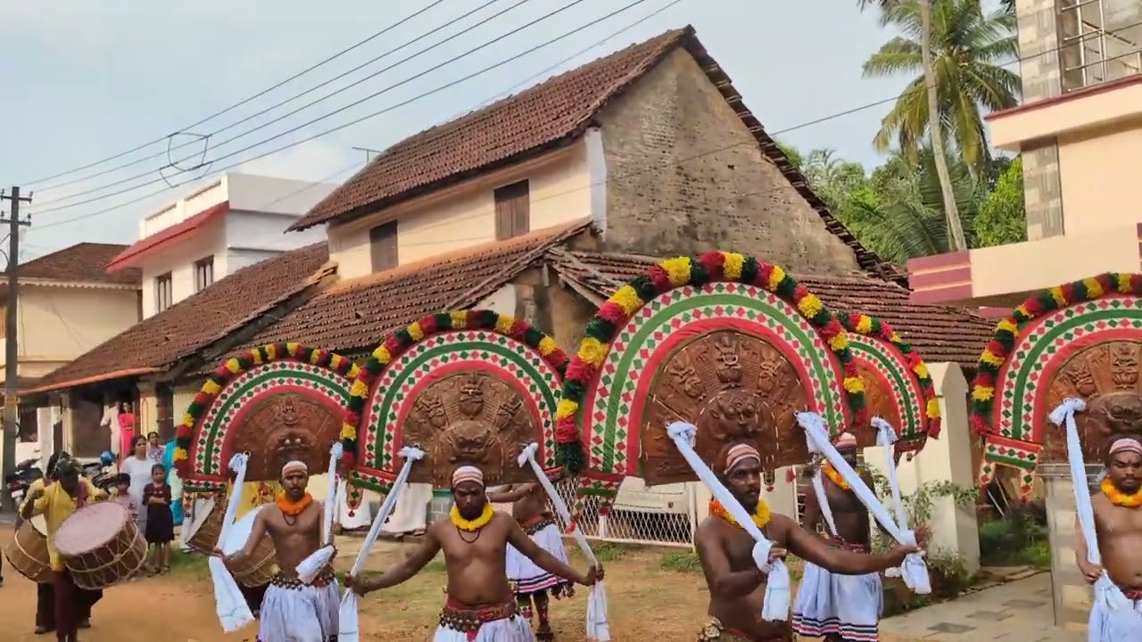 Poothan thira/ പൂതൻ തിറ