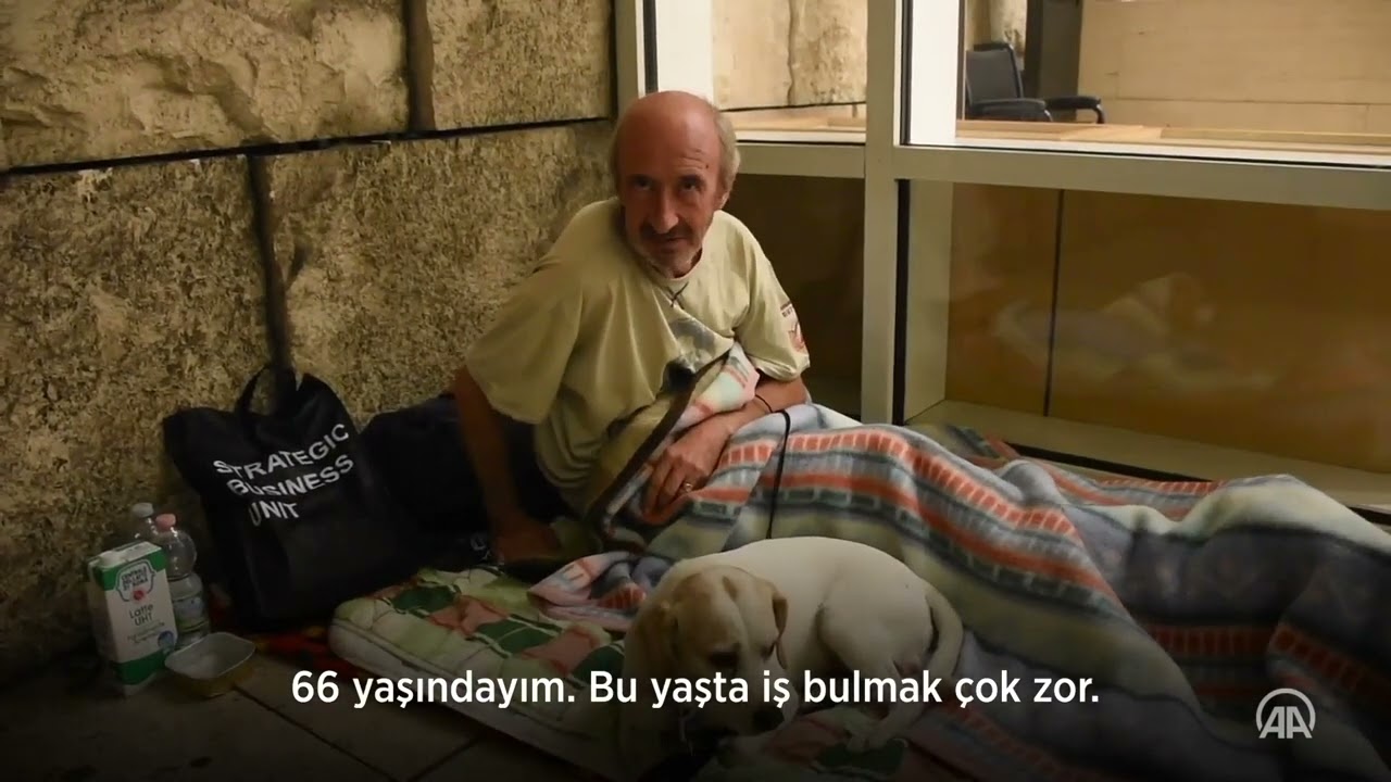 İtalya'da caddelerin ve meydanların 'g&ouml;r&uuml;nmeyen' sahipleri  Evsizler