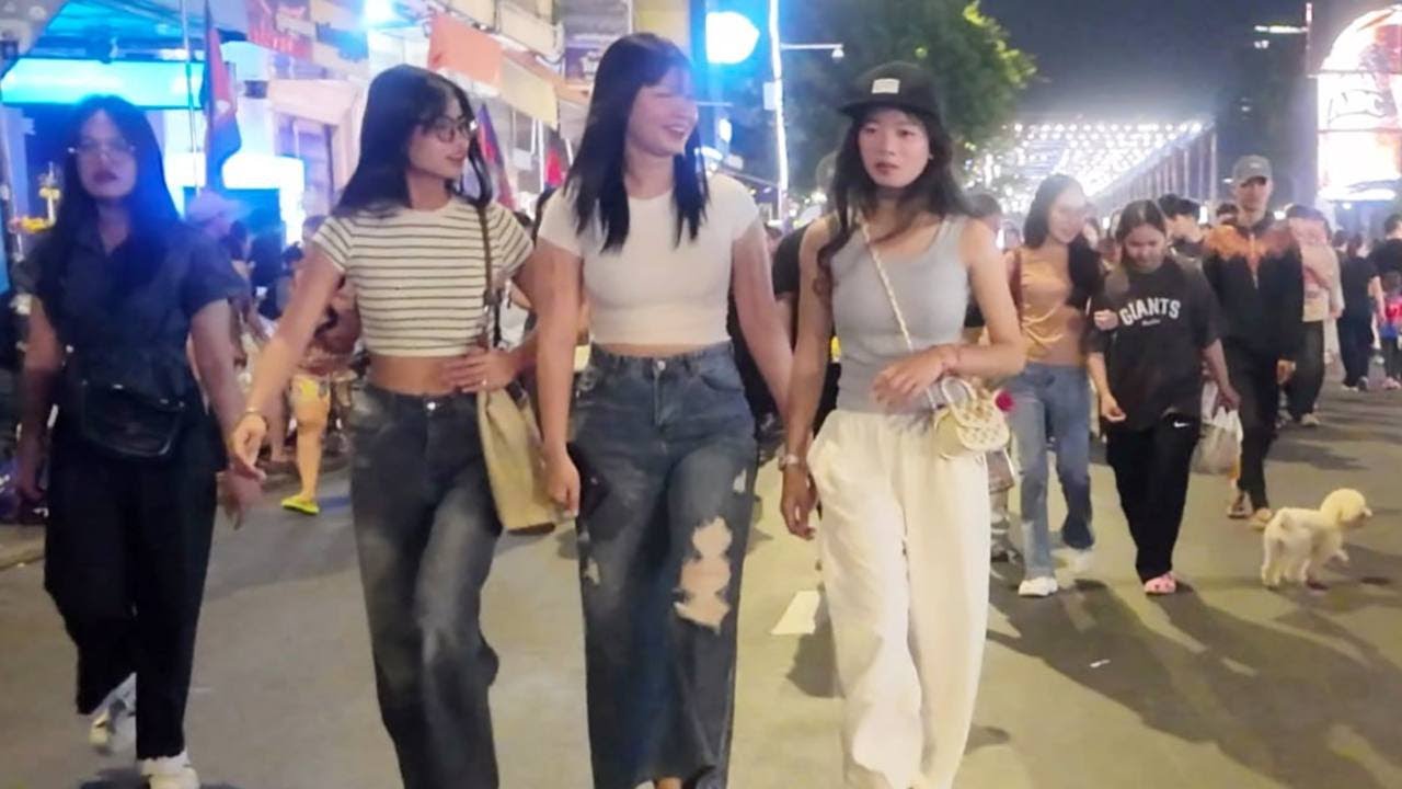 Phnom Penh Walk Street 2026 - Walking Tour at Riverside Night Market