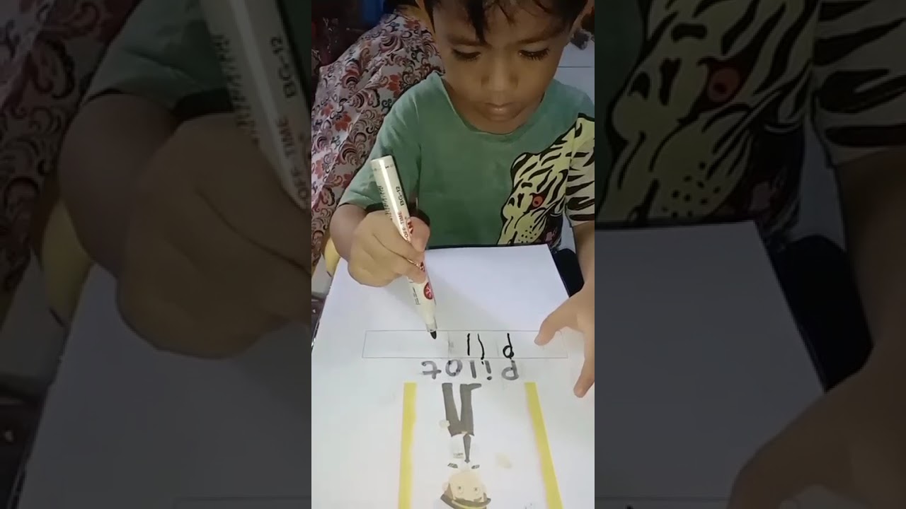 Tema : pekerjaan pilot.kelas TK A belajar menulis kata pilot