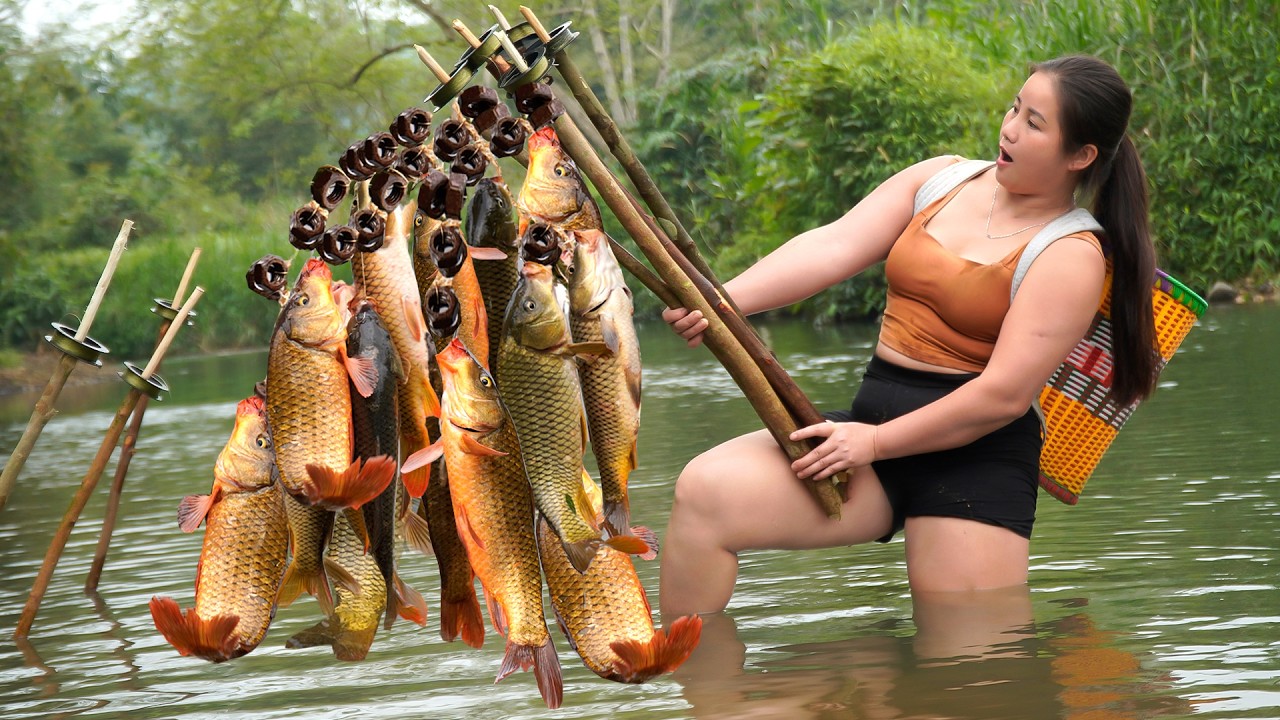 Girl Sets Hooks in a Dry Stream – Suddenly Catches a Huge Haul of Fish!