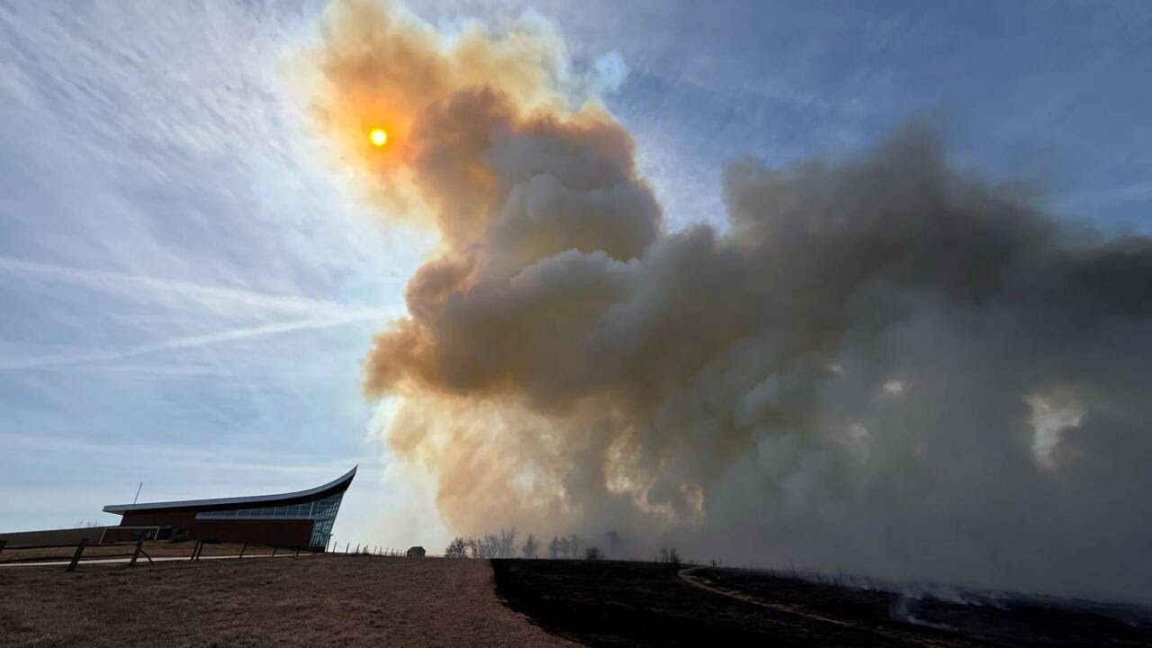 Город Омаха планирует направить пожарных для оказания помощи в борьбе с лесными пожарами в Небраске.