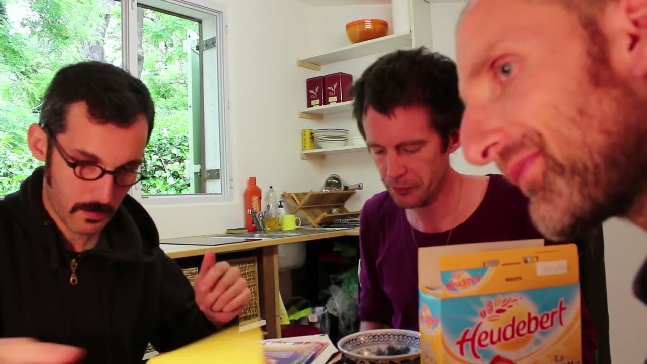 UN DIMANCHE AU TRALALA