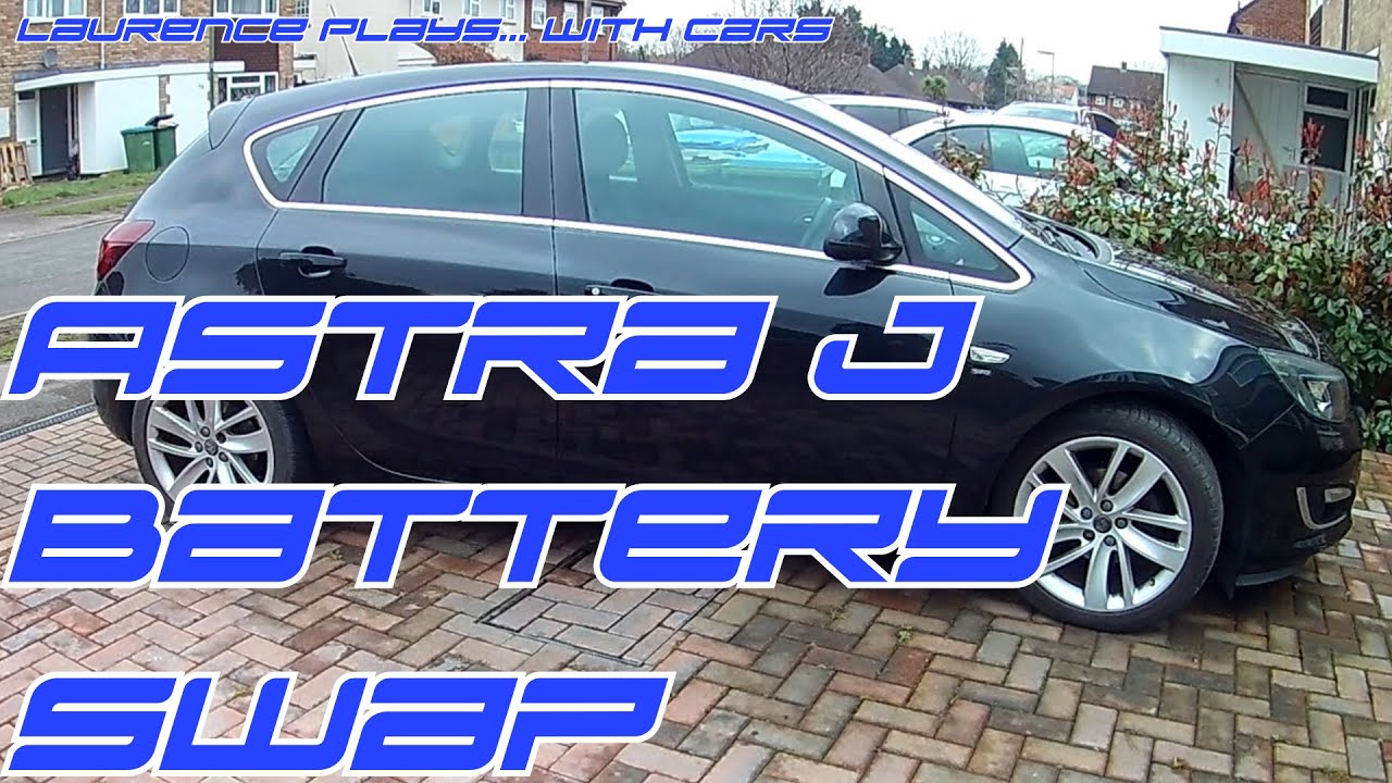 Replacing the battery in a 2014 Vauxhall Astra J - Laurence Plays with cars