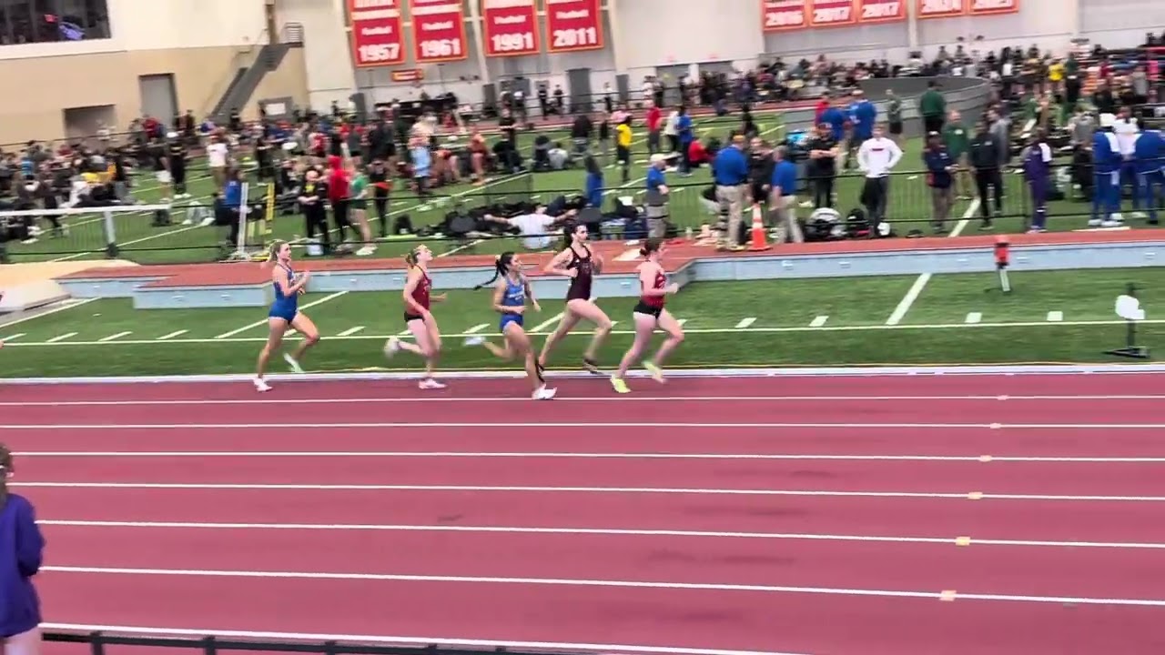 Madalenn Fée 1 mile run at Pittsburg State University 