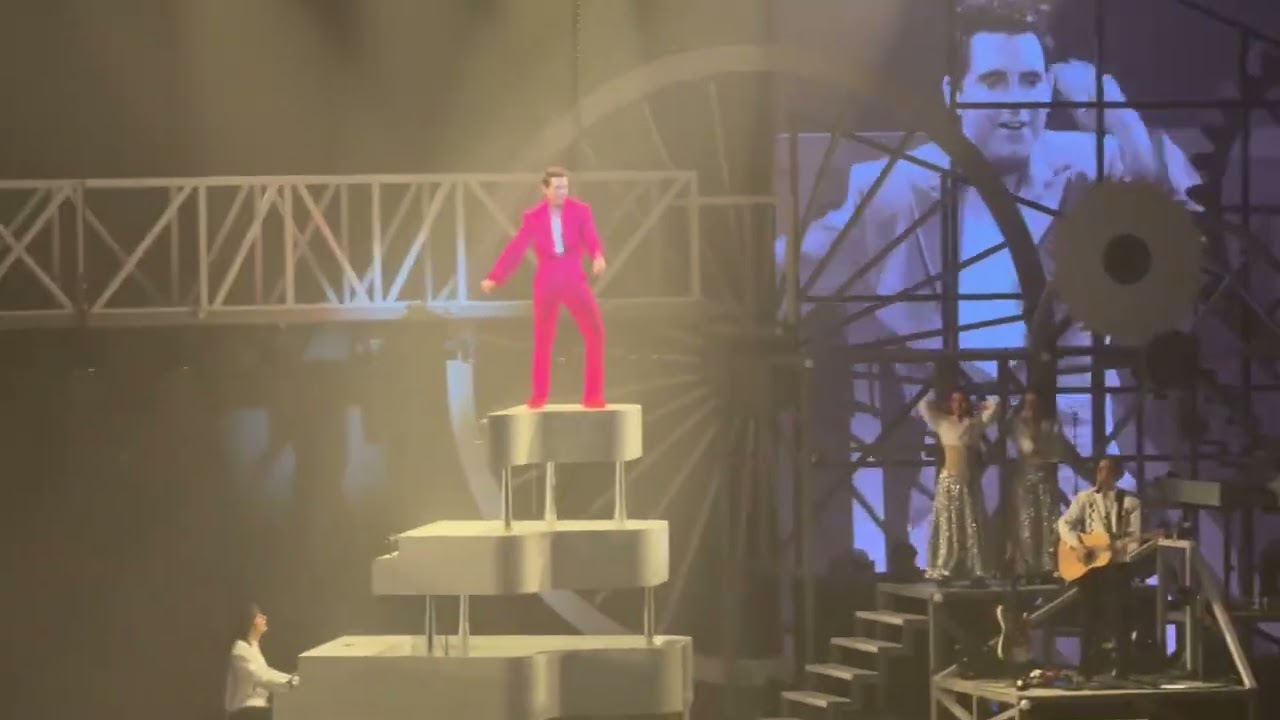 Mika Live Brussels Feb 21 2026 01 Lollypop