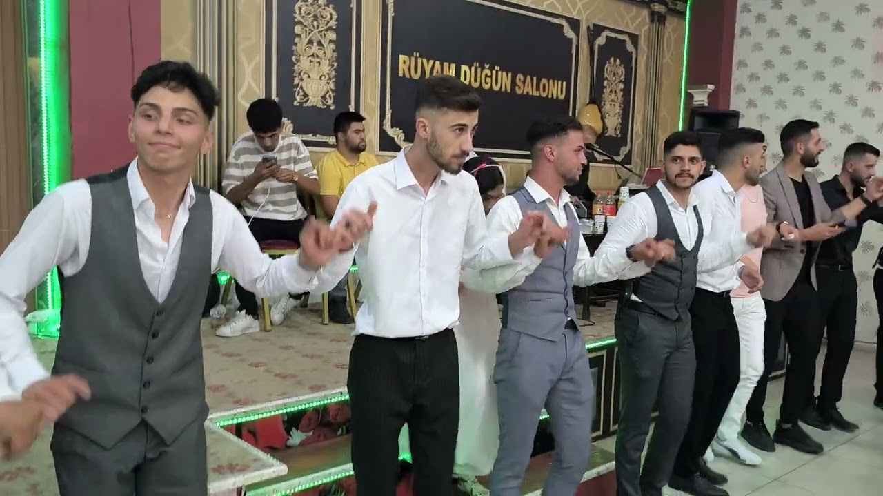 MUSTAFA ÖZDEN muhteşem erciş düğünü şen olaa tey tey tey...