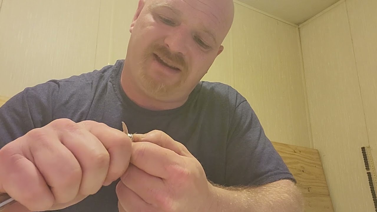 Energizer LR44 Battery, Silver Oxide 303, 357, AG13, or SR44 1.5 Volt Batteries review