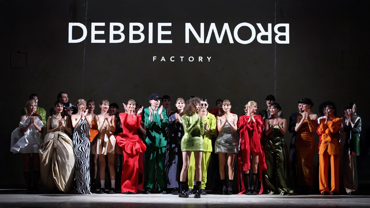 Debbie Brown - Tomorrow I'll be famous (Fashion Show)