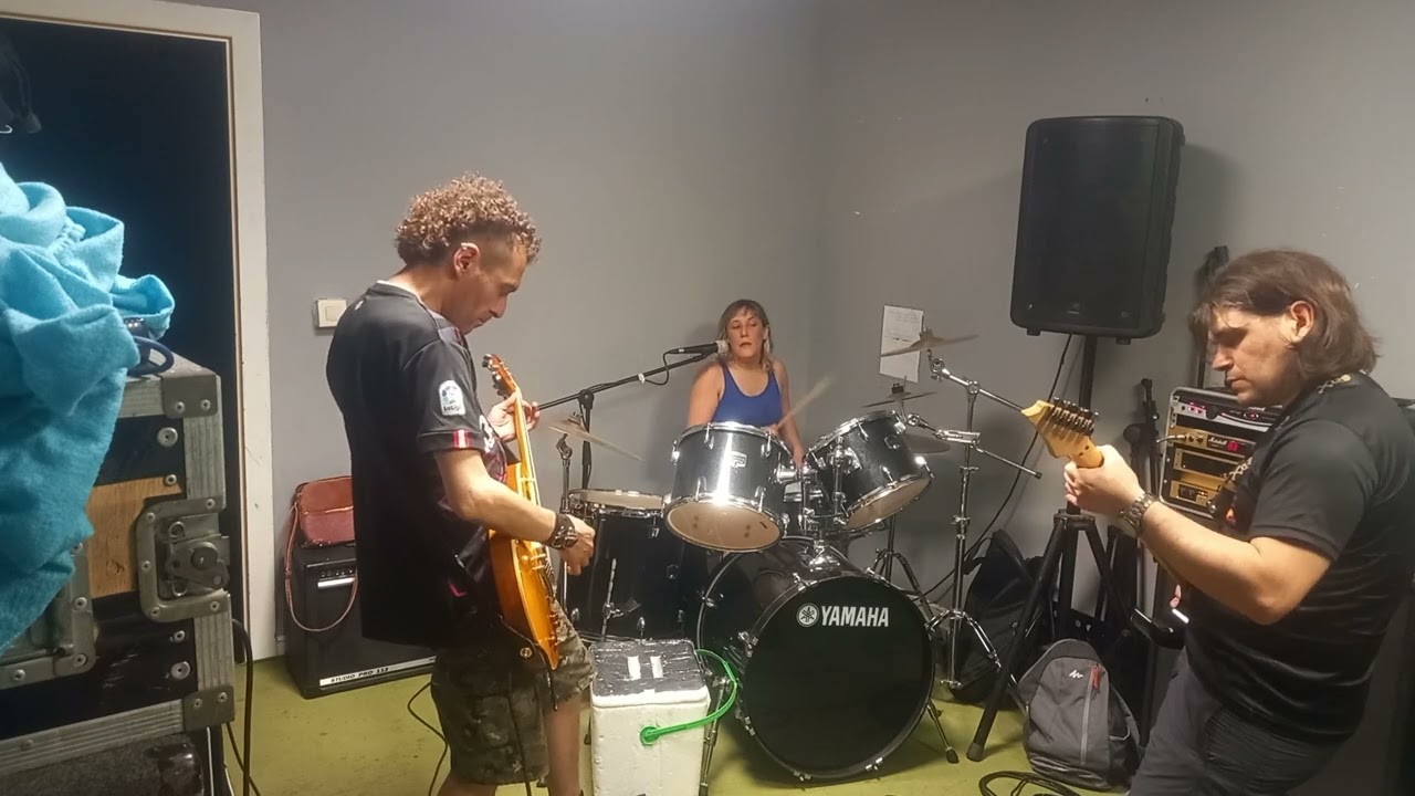 Cover (Todos mirando)