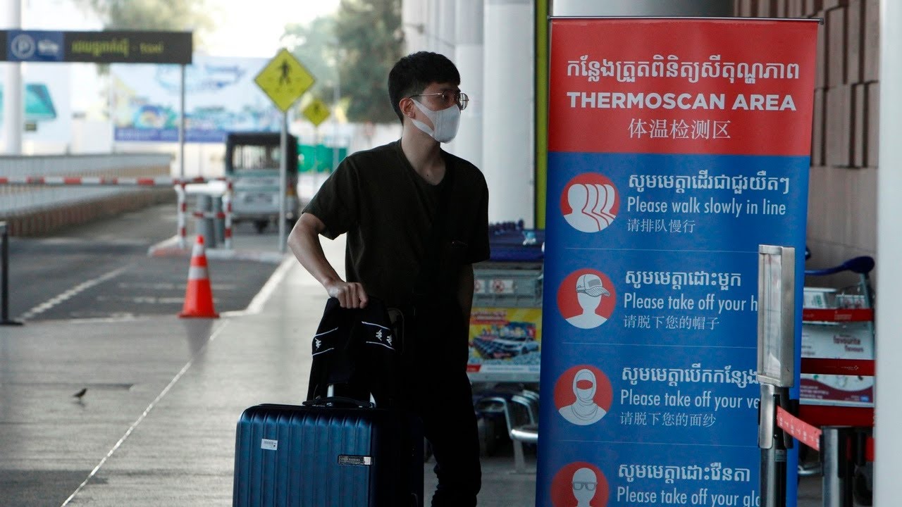 Hundreds of Australians evacuated from Cambodia on charter flight