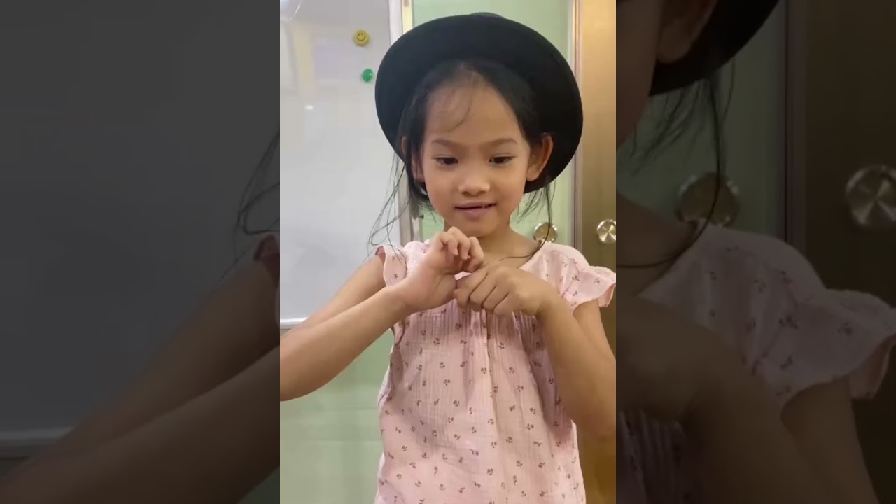 The Little Magician, Bao Anh the Magnificent Magic Trick, Teacher Mr. Mark (Assistant Ms. Chi)
