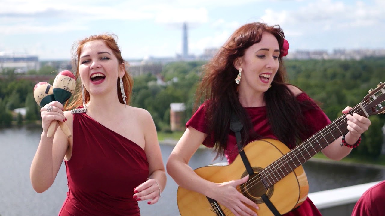 Luna Brava - Medley: La Camisa Negra; Despacito; Volare; Bamboleo