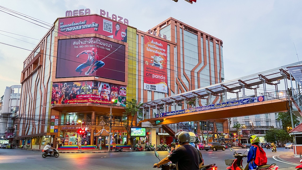 MEGA PLAZA / Shopping mall specializing in GAME , FIGURE & TOY in Bangkok