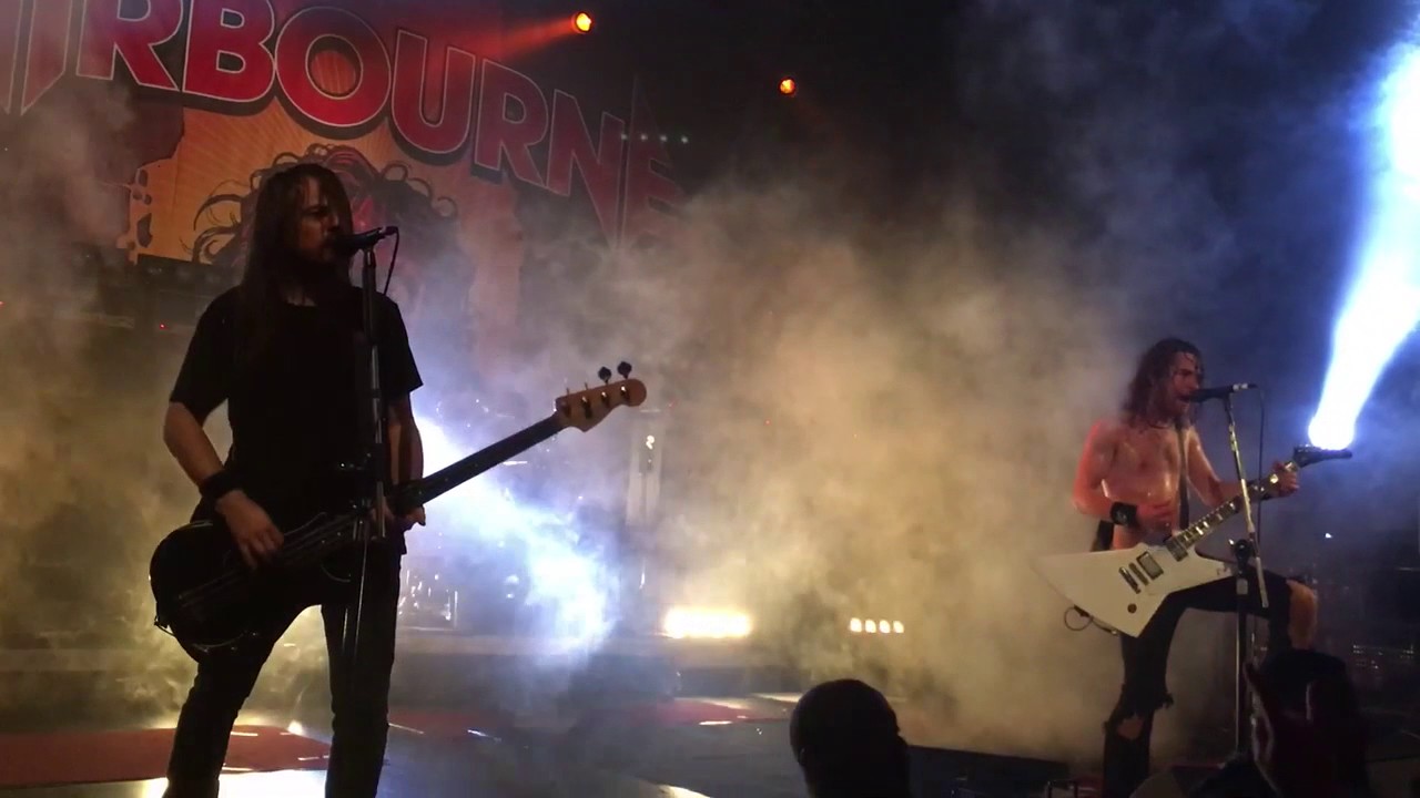 AIRBOURNE - Breakin' Outta Hell - Live in Paris 2016