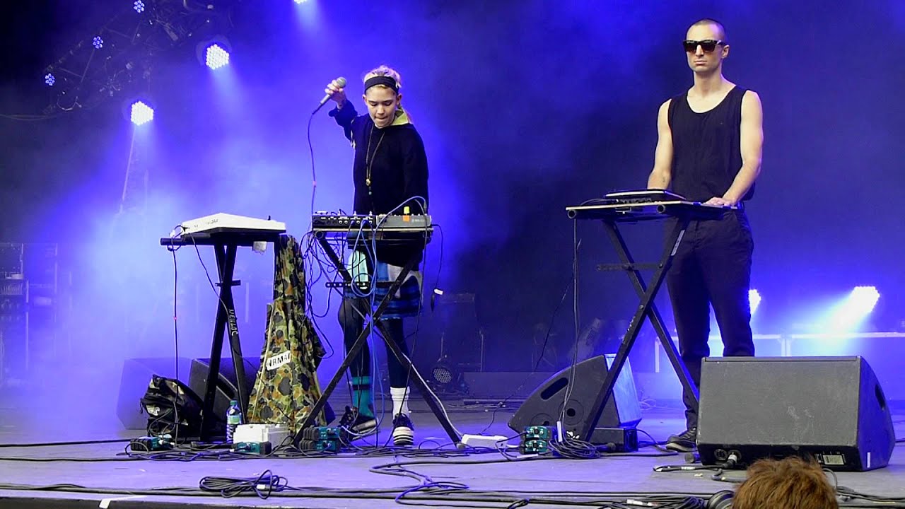 Grimes Symphonia IX (My Wait Is U) @ Paris Rock en Seine 2012