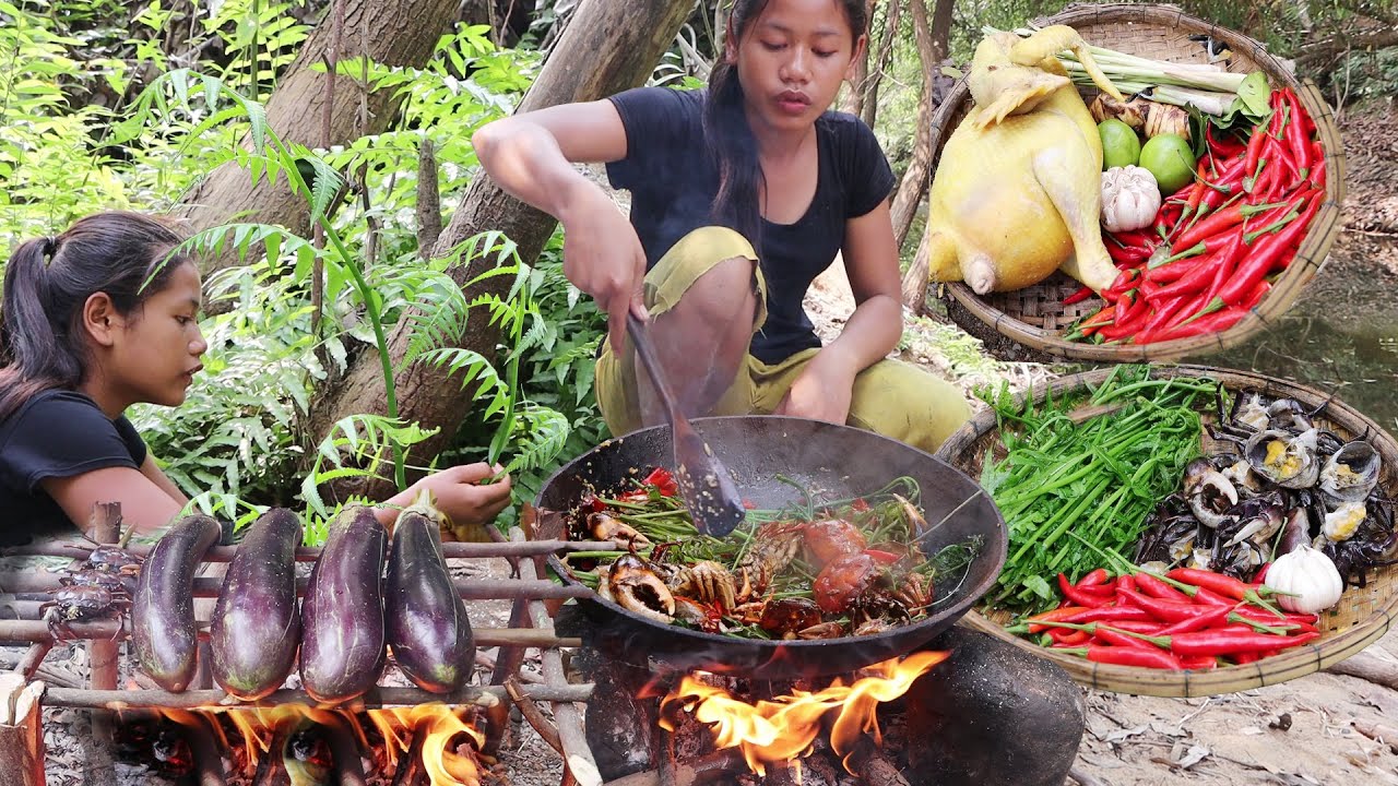 Yummy! Chicken soup with egg, Crabs spicy cooking Eggplant grilled with salt chili- Survival cooking