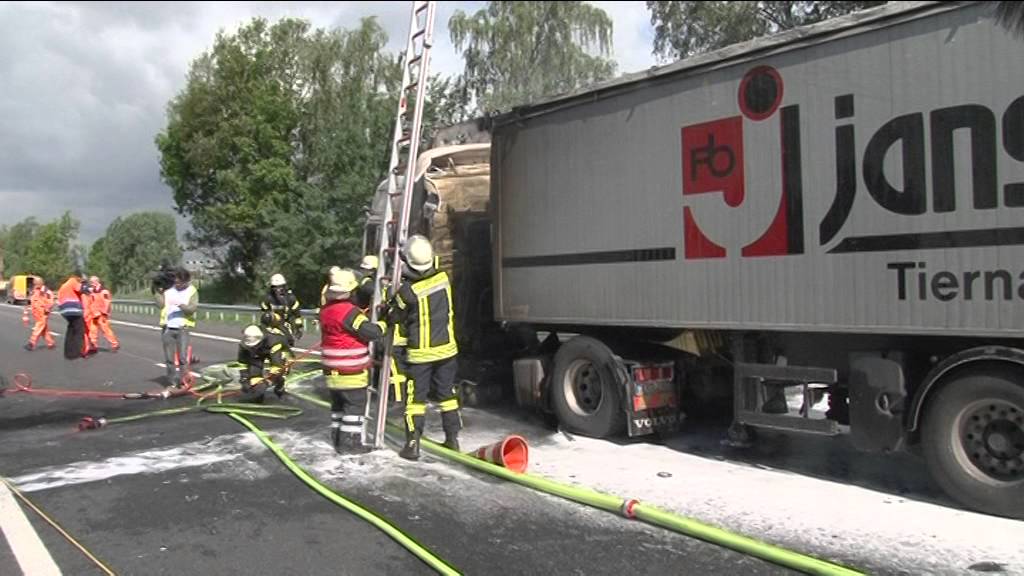 Lkw-Brand auf der Autobahn 27