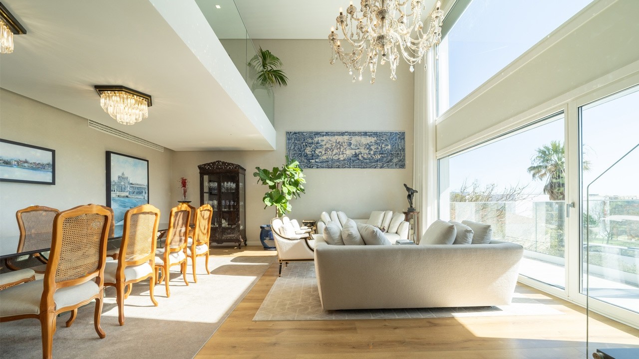 Duplex de Luxo em Oeiras: Onde a Sofisticação Contemporânea encontra o Bem-Estar Absoluto