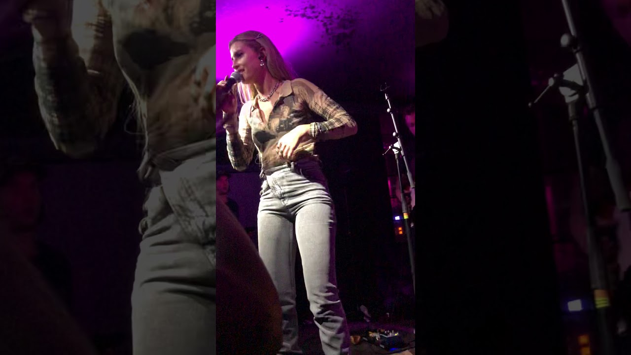 (New Song) Feel - Fletcher - Live Paris