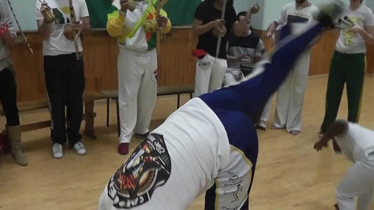 capoeira maior e deus  roda paris 13 en 2014