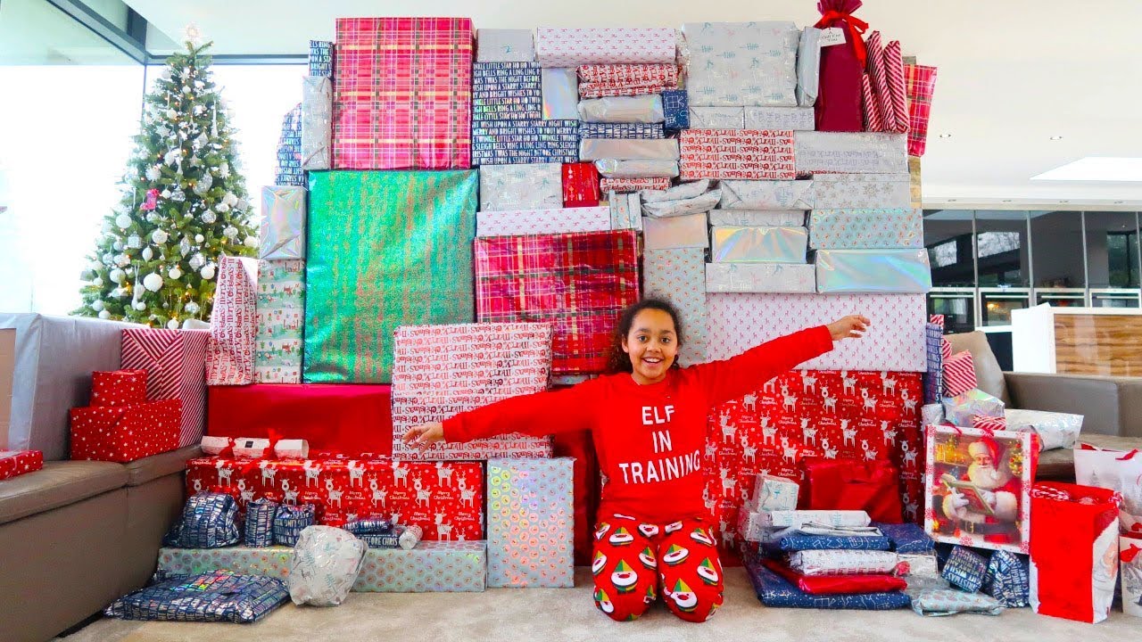 TIANA AND FAMILY OPENING CHRISTMAS PRESENTS!! 2018 Special